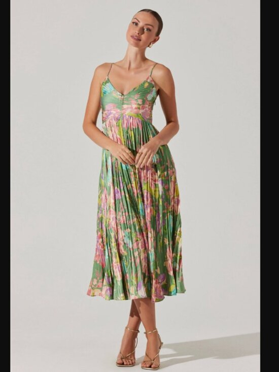 Astr Dresses & Skirts - NWOT ASTR The Label Maeve Pleated Midi Dress XS